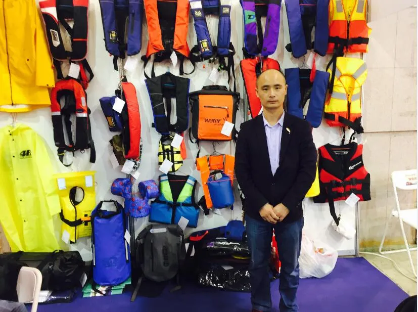 33G CO2 Inflatable Life Jacket/CE Approved Life Jacket/150n Lifejacket/Life Vest Marine Lifejacket Coastal Sailboat Totally Enclosed Lifeboat Marine Boat